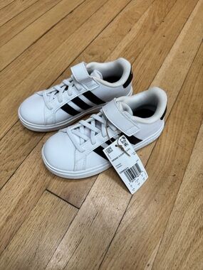 Adidas slip on Grand Court 2.0 Sneakers no tie white & black NWT